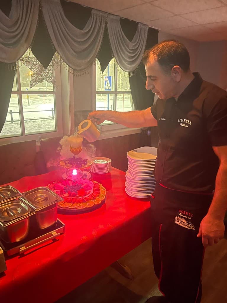 Buffet med varmretter og spekemat