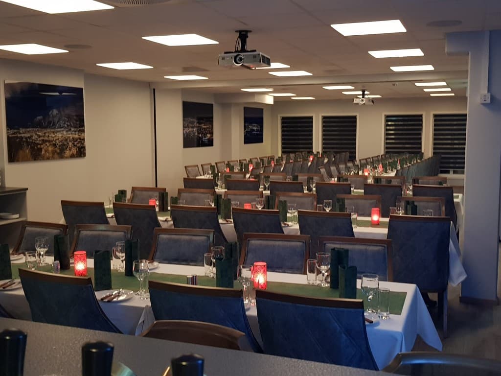 Selskapslokale dekket til arrangement